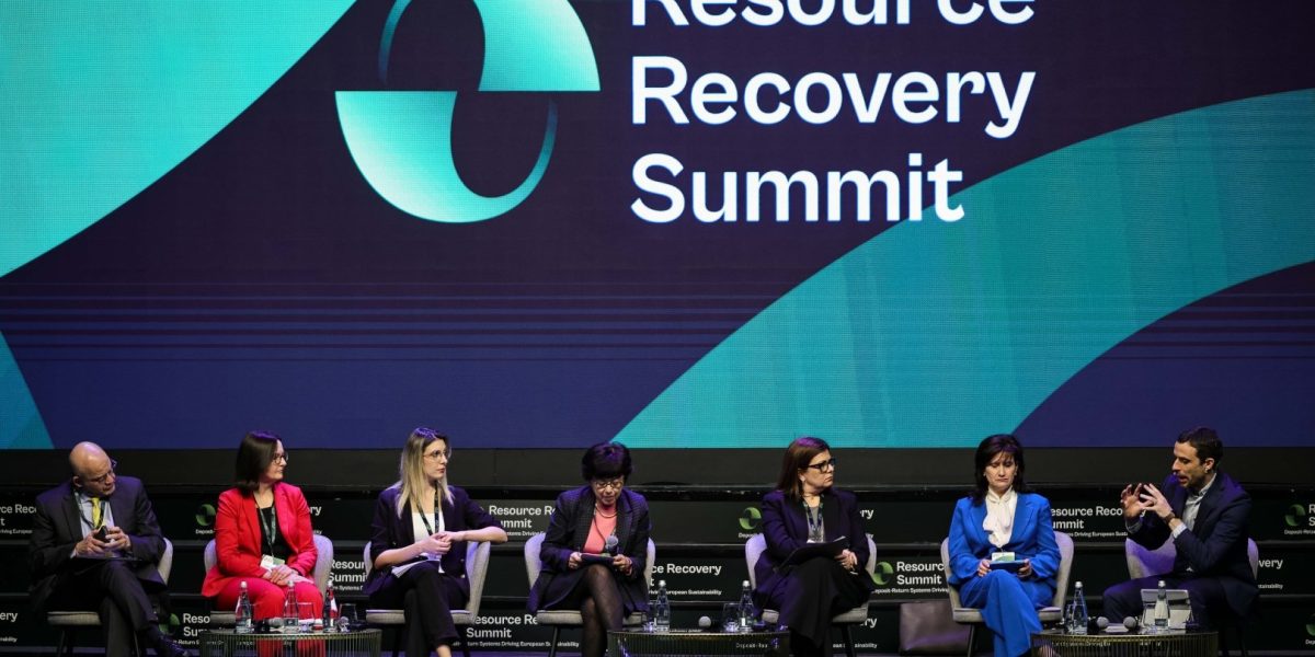 România devine un punct de referință european pentru sistemul de returnare a depozitelor România a ieșit în evidență pe scena europeană a economiei circulare la evenimentul Resource Recovery Summit 2026, desfășurat pe 18 martie