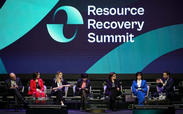România devine un punct de referință european pentru sistemul de returnare a depozitelor România a ieșit în evidență pe scena europeană a economiei circulare la evenimentul Resource Recovery Summit 2026, desfășurat pe 18 martie