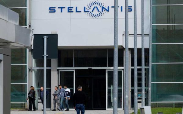 Stellantis recheamă la service peste 700.000 de vehicule din întreaga lume, în urma descoperirii unui risc semnificativ de incendiu