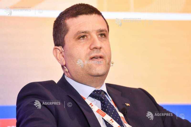 Miruță șocat: Halele Armatei, ruine cu copaci crescuți înăuntru