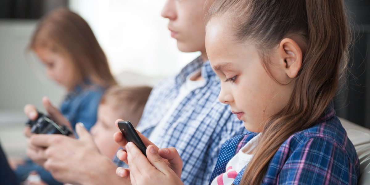 Interdicția Social Media, ignorată: Copiii din AUSTRALIA, activi online (Studiu)