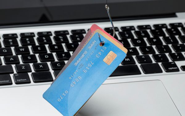 Hacker etic uluiește: Site de phishing creat cu IA în 30 de minute