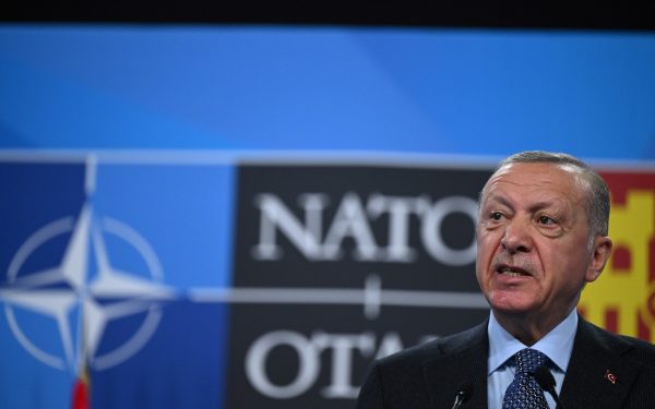 Rutte, la Ankara: NATO garantează apărarea Turciei, indiferent de costuri
