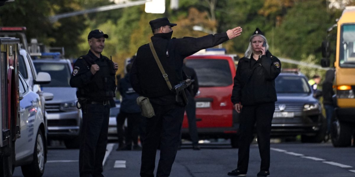 Polițiști suspendați după atacul armat din Kiev: Au fugit și au abandonat un rănit