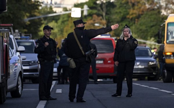 Polițiști suspendați după atacul armat din Kiev: Au fugit și au abandonat un rănit