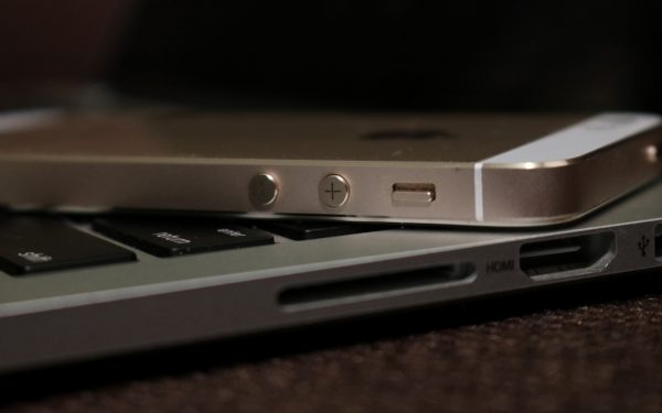 Telefonul vechi, pericol ascuns: Cum eviți incendiul în România