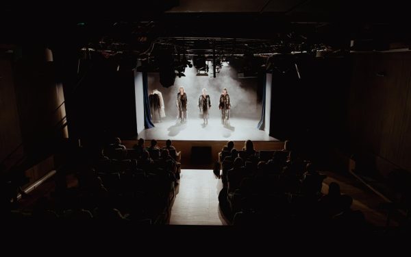 Comunitatea artistică și angajații din instituțiile culturale din București protestează vehement împotriva proiectului lansat de primăria condusă de Ciprian Ciucu, care prevede înființarea Direcției Generale Arte și Evenimente Urbane și, totodată, desființarea majorității instituțiilor publice de cultură din subordinea Consiliului General al Municipiului București