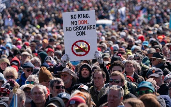 Proteste de amploare în SUA, împotriva administrației Trump Weekend-ul trecut a fost martorul celui mai amplu val de manifestații de la începutul mandatului președintelui Donald Trump