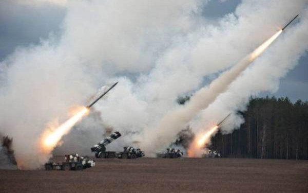 Armata israeliană se pregătește sălovească instalații energetice iraniene, dar aşteaptă un aviz din partea Statelor Unite, a declarat sâmbătă un oficial înalt din domeniul apărării din Israel, într-o situație tensionată ce pare din ce în ce mai susceptibilă la escaladări