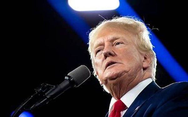 Donald Trump atacă din nou aliații NATO pentru lipsa de sprijin în războiul din Iran și își reafirmă planurile de anexare a Groenlandei Donald Trump a reluat zilele acestea criticile acuzând aliații NATO că nu și-au îndeplinit responsabilitățile în contextul războiului din Iran, în timp ce și-a exprimat intenția de a anexa Groenlanda, un teritoriu danez, considerând această acțiune o oportunitate strategică pentru Statele Unite