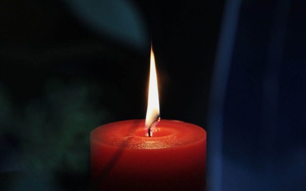 Sfânta Lumină vine azi de la Ierusalim: Credincioșii așteaptă cu emoție