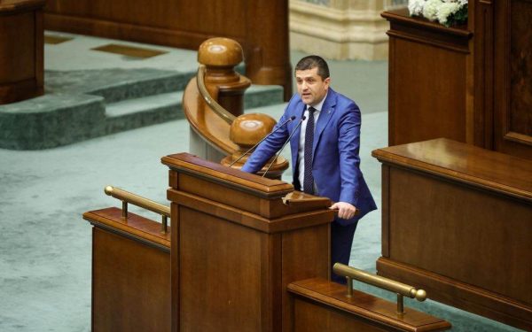 Miruță (USR) ia în calcul anticipate: Tensiunile din coaliție, pe muchie de cuțit