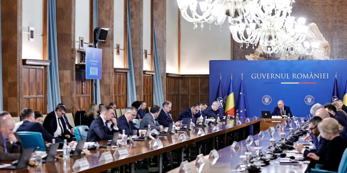 Guvernul României a început ședința de coaliție de joi dimineață cu un moment de reculegere în memoria legendarului antrenor Mircea Lucescu