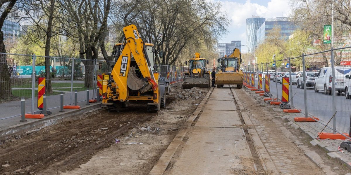 Lucrările de modernizare a liniilor de tramvai avansează pe mai multe tronsoane din București, inclusiv pe Lotul 6, unde intervențiile au debutat la sfârșitul lunii martie