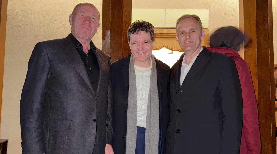 Nicuşor Dan, la mănăstirea Cornu: Social-democrați în fotografia de grup