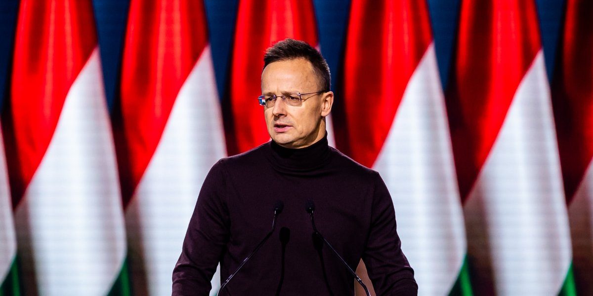 SZIJJARTO Peter, descoperit! Cum a ajuns la minister cu microbuzul