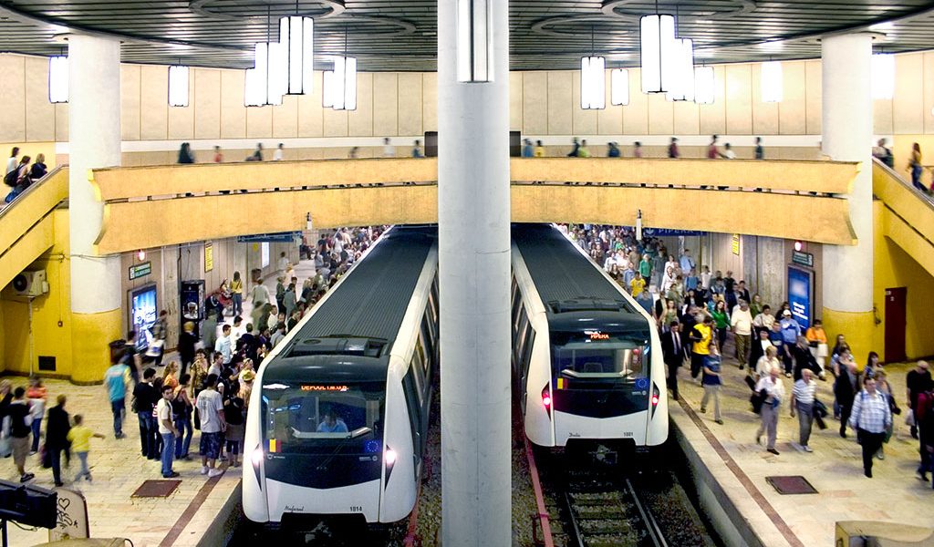 Metroul: Biletele s-au scumpit de 4 ori mai mult decât inflația, acuzații la MINISTRU