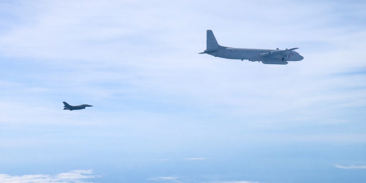 F-16 ROMÂNEȘTI, alertă în Baltice: Avion rus interceptat în spațiul internațional