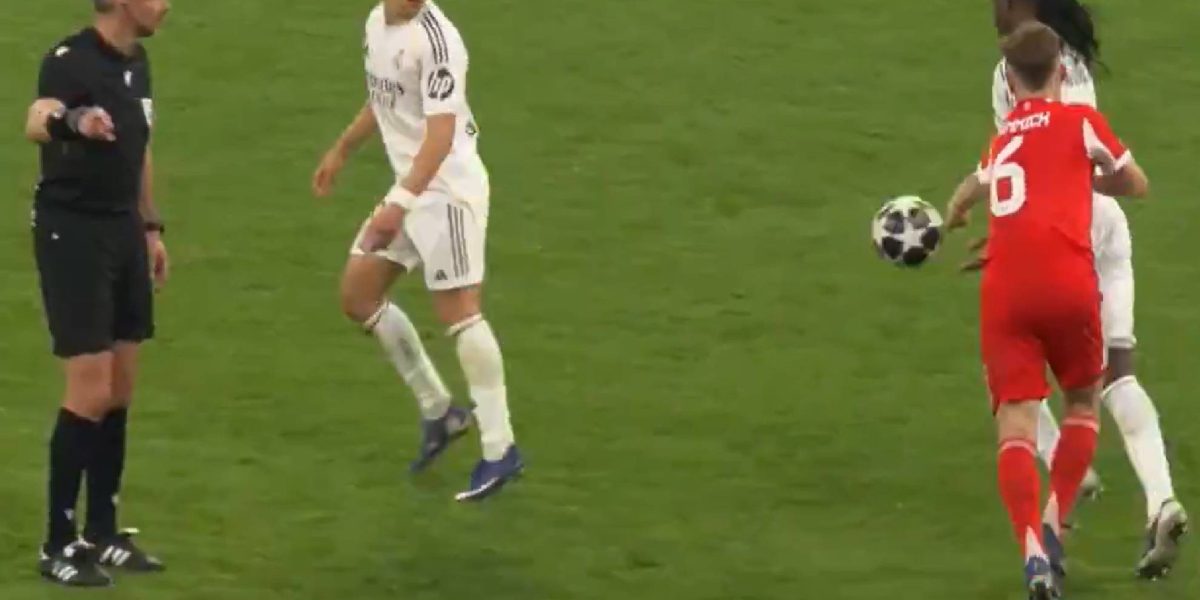 Retinerea mingii 3 secunde NU e fault: Decizie controversată în fotbal