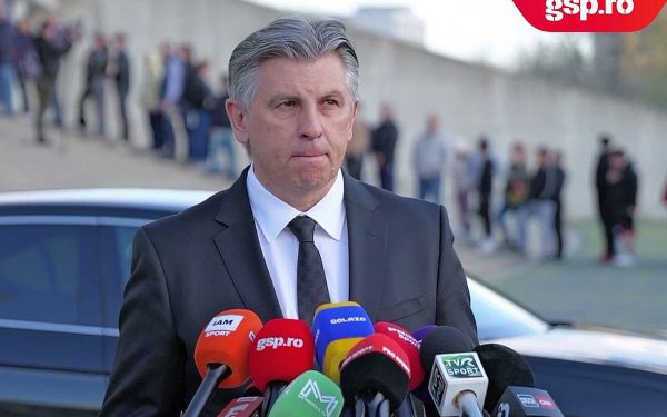 Ionuț Lupescu, marcat de pierderea lui Mircea Lucescu: „A rămas doar nea Cornel” Fostul mijlocaș Ionuț Lupescu a fost prezent astăzi la priveghiul lui Mircea Lucescu, stins din viață marți