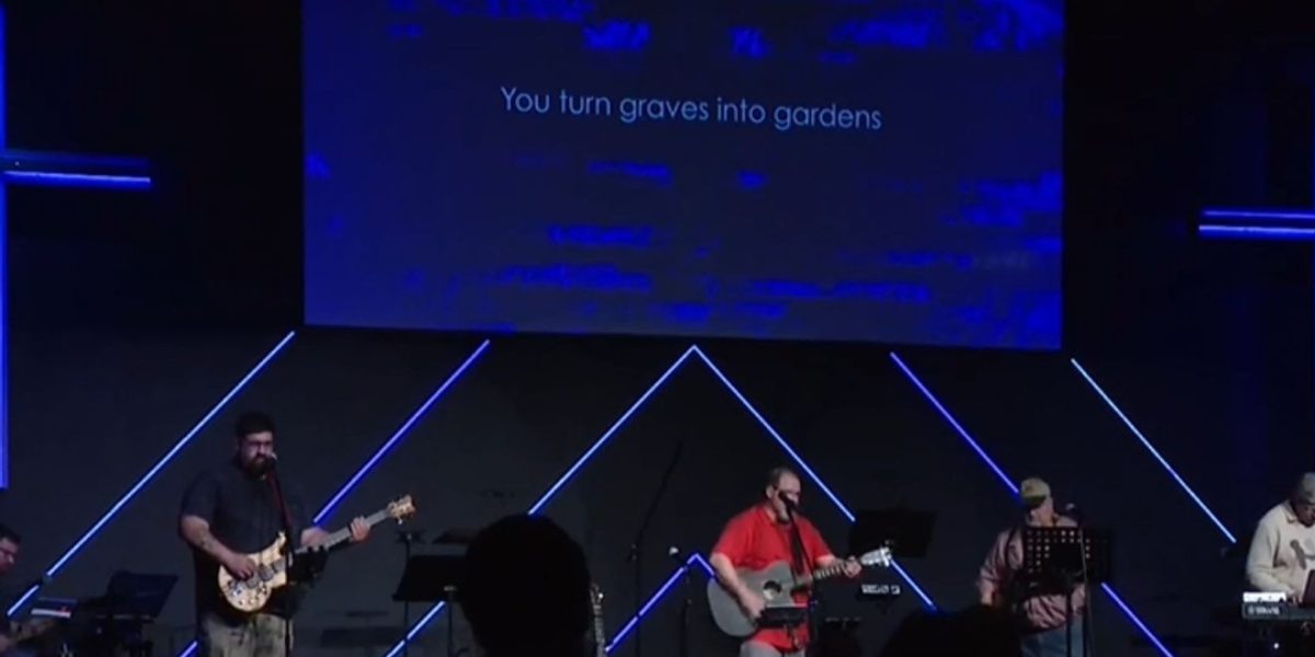 Răsună rugăciuni: „Praise in the Park” s-a mutat la Biserica Crossroads