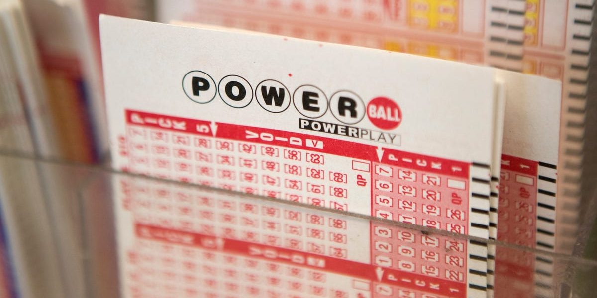Loteria Powerball a atras atenția în ultimele zile prin valoarea uriașă a jackpot-ului, estimată la 217 milioane de dolari pentru extragerea de sâmbătă seara, conform site-ului oficial