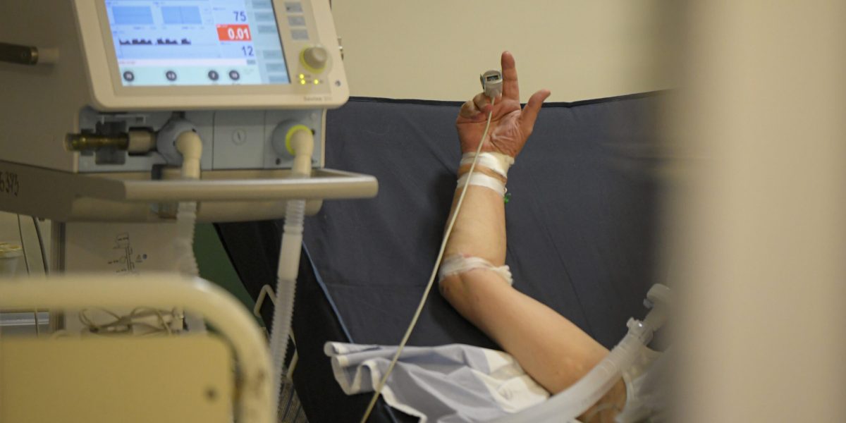 Mutație rară: Un pacient HIV vindecat complet după transplant