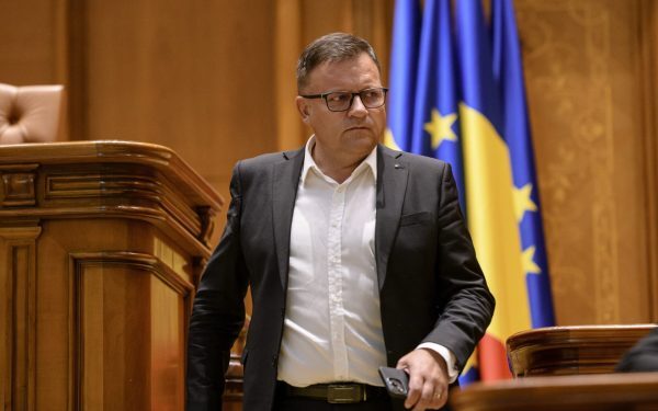PSD Atacă Prioritățile Coaliției: „Scaunele Guvernului”, Mai Presus de Problemele României? Deputatul PSD, Marius Budăi, a criticat public, miercuri, preocupările unor colegi de coaliție, legate de o eventuală reorganizare a Guvernului