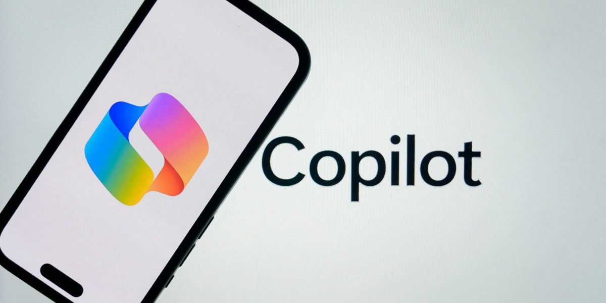 Microsoft a actualizat termenii de utilizare pentru Copilot, generând controverse online Microsoft a făcut recent o modificare semnificativă în termenii de utilizare pentru Copilot, platforma sa de inteligență artificială integrată în produsele Office