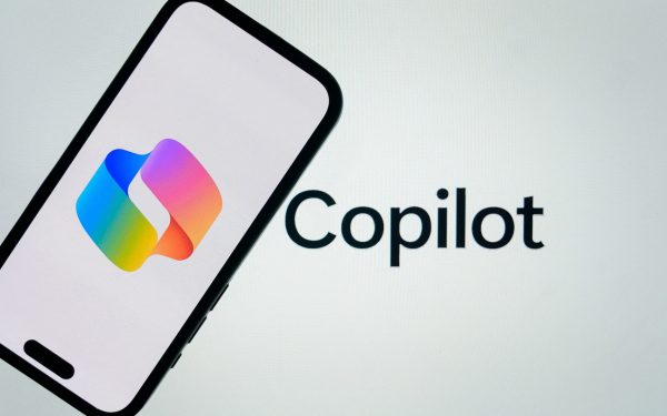 Microsoft a actualizat termenii de utilizare pentru Copilot, generând controverse online Microsoft a făcut recent o modificare semnificativă în termenii de utilizare pentru Copilot, platforma sa de inteligență artificială integrată în produsele Office