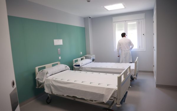 Ce face o „doula a morții”? Profesia tot mai căutată în România
