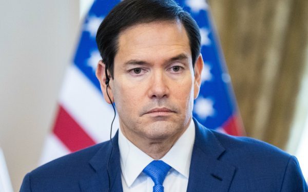 România, lăudată de SUA pentru reacția promptă Un oficial american a felicitat România pentru răspunsul său „rapid și decisiv”, evidențiind rolul țării noastre drept un partener de încredere al Statelor Unite