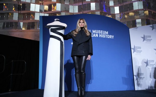 Kimmel, lovitură la Melania Trump: Poză INCENDIARĂ cu Epstein după negare