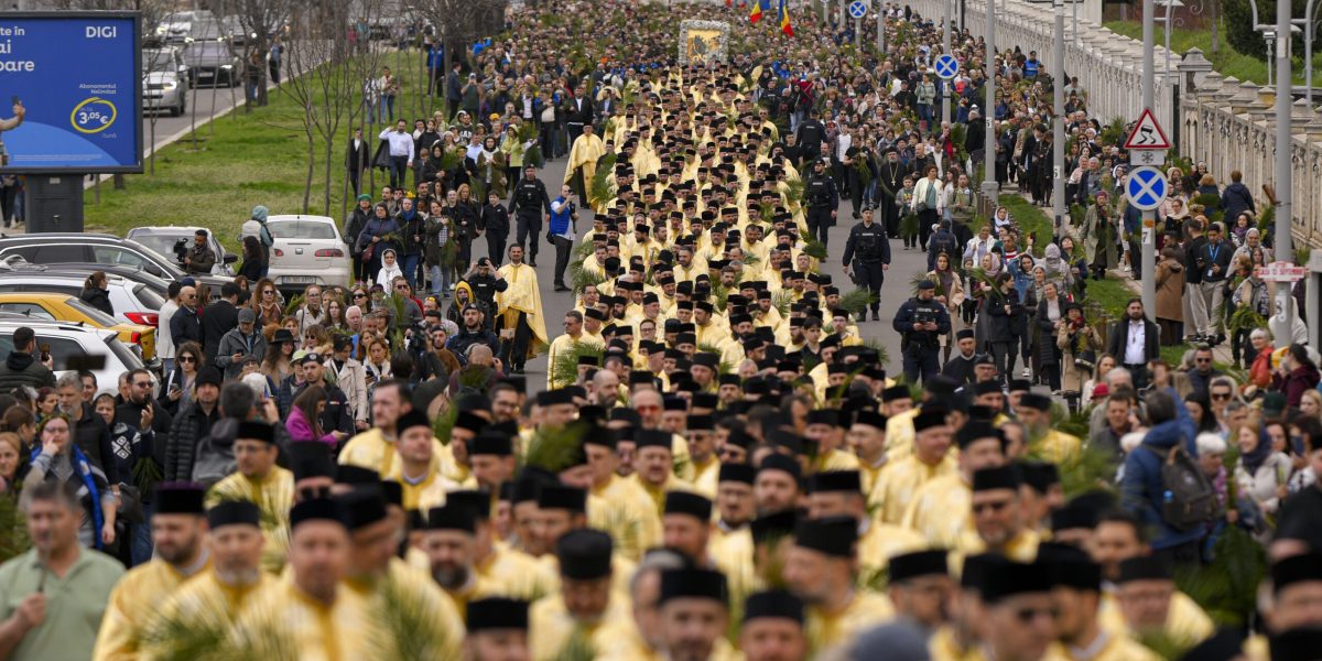 Mii de credincioși participă la Pelerinajul de Florii din București, eveniment organizat de Patriarhia Română și Arhiepiscopia Bucureștilor În preajma sărbătorii Intrării lui Iisus Hristos în Ierusalim, sâmbătă, mii de credincioși din București au luat parte la tradiționalul Pelerinaj de Florii