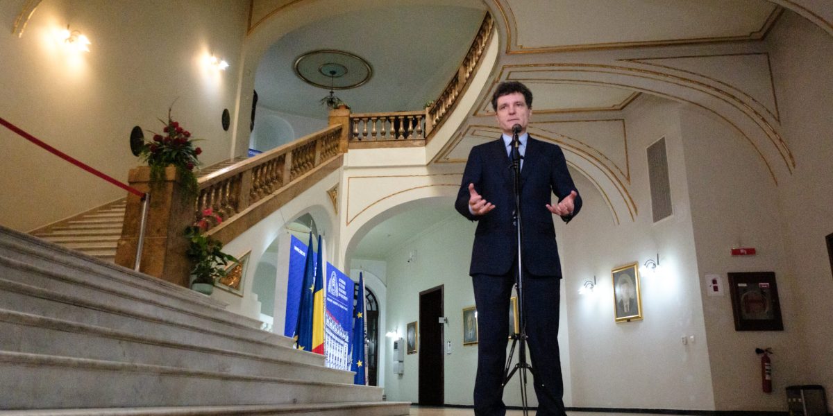 Alarmă: Presa maghiară descrie România ca țară deprimată, în pragul haosului