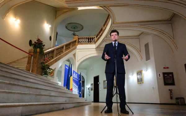 Alarmă: Presa maghiară descrie România ca țară deprimată, în pragul haosului