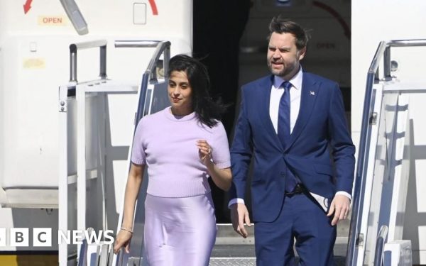 Ungaria persistă în refuzul de a renunța la petrolul și gazele rusești, în ciuda recomandărilor Uniunii Europene Ungaria continuă să depindă masiv de resursele energetice provenite din Rusia, fiind aproape singura țară din Uniunea Europeană care nu pare dispusă să urmeze îndemnurile Bruxelles-ului de a reduce această dependență