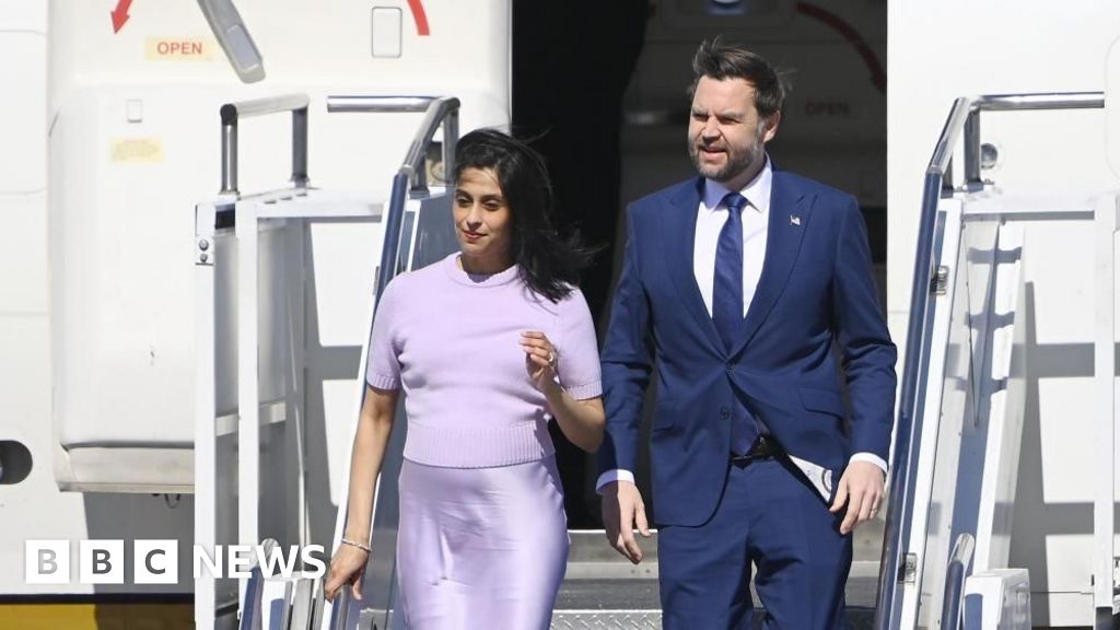 Ungaria persistă în refuzul de a renunța la petrolul și gazele rusești, în ciuda recomandărilor Uniunii Europene Ungaria continuă să depindă masiv de resursele energetice provenite din Rusia, fiind aproape singura țară din Uniunea Europeană care nu pare dispusă să urmeze îndemnurile Bruxelles-ului de a reduce această dependență