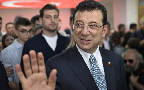 Procurorii turci au deschis o nouă anchetă împotriva primarului din Istanbul Procurorii din Turcia au lansat marți o anchetă oficială împotriva primarului din Istanbul, Ekrem Imamoglu, fiind suspectat de insultarea unui funcționar public
