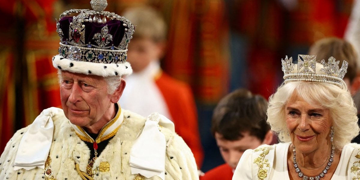 Familia regală a Britaniei a marcat, duminică, o demonstrație clară de unitate, participând împreună la slujba de Paște oficiată la Castelul Windsor, situat la vest de Londra