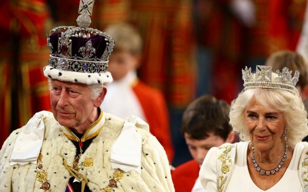 Familia regală a Britaniei a marcat, duminică, o demonstrație clară de unitate, participând împreună la slujba de Paște oficiată la Castelul Windsor, situat la vest de Londra