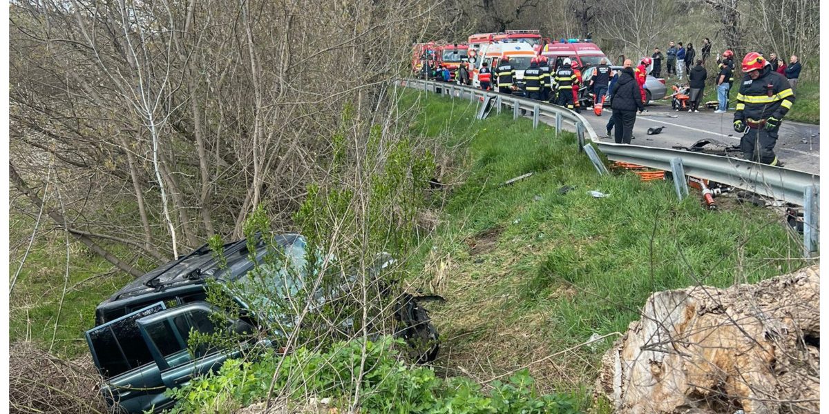 Accident grav la Sibiu: Un tânăr și doi adolescenți, la spital după impact