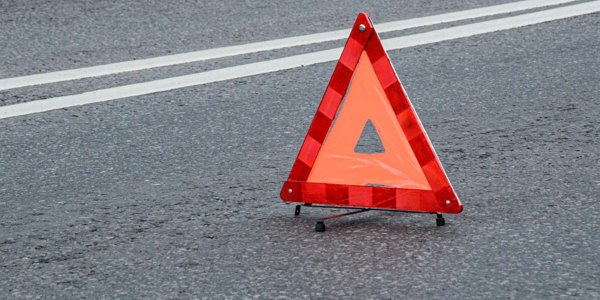 Accident teribil în Timiș: Două mașini s-au ciocnit, apoi au luat foc, o femeie a murit