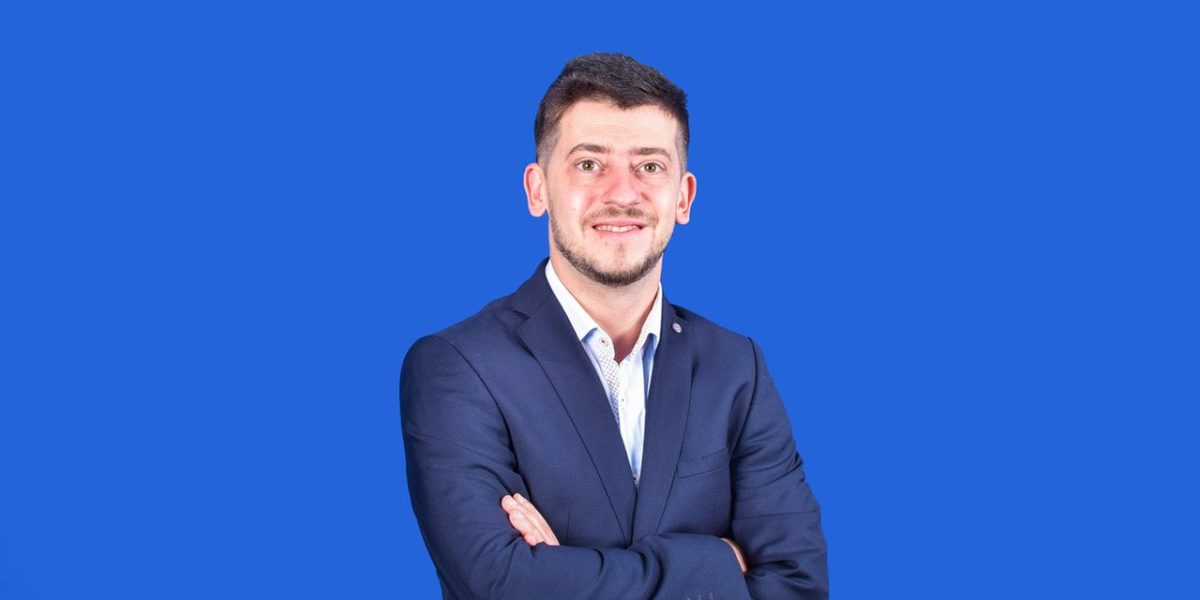 Inteligența artificială preia rapid sarcinile repetitive din companii, schimbând modul în care angajații își desfășoară activitatea