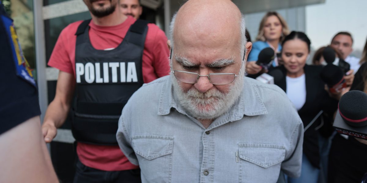 Procurorii au trimis în judecată fostul profesor Alfred Bulai pentru agresiuni sexuale și abuz de autoritate, în urma unei investigații publicate de Snoop Alfred Bulai, fost profesor la SNSPA și fost decan al Facultății de Științe Politice, se află acum în fața justiției pentru acuzații grave de agresiune sexuală și folosire abuzivă a funcției în scop sexual