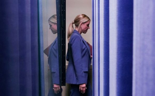 Inculpări și investigații politice: ce relevanță au pentru România în contextul luptei împotriva corupției În ultima decadă, scena politică internațională a fost marcată de anchete și procese care, deși par a ține de o sferă strict americană, au consecințe directe și asupra contextului românesc