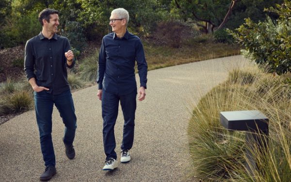 TIM COOK pleacă de la șefia Apple: JOHN TERNUS, noul CEO al companiei