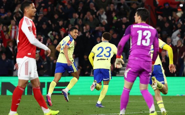 Arsenal a fost eliminată neașteptat în sferturile Cupei Angliei, după o înfrângere surprinzătoare 1-2 pe terenul lui Southampton, formație de liga a doua