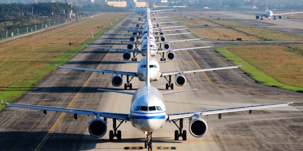 Atenție, călători! Încă o companie aeriană suspendă zborurile pe timpul verii!