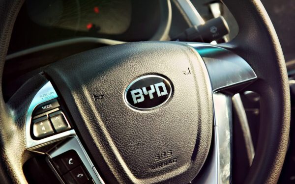 BYD, gigantul auto chinez, acuzat de sclavie în Ungaria